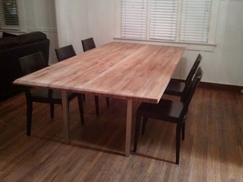 big table from countertop...I like this look...someday when I have a bigger eating area Diy Donut Stand, Ikea Countertop, Ikea Table Hack, Ikea Office Furniture, Computer Shelf, Ikea Butcher Block, Hackers Ikea, Ikea Dining Table, Ikea Lack Table