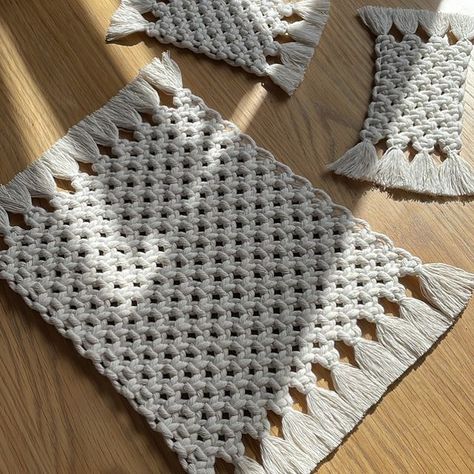 Macrame Inspiration, Macrame Table, Macrame Patterns Tutorials, Modern Macrame, Macrame Decor, Macrame Design, Macrame Patterns, Table Mats, Crochet Blanket