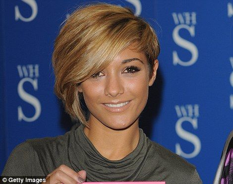 lopsided bob haircuts - Google Search Rihanna Haircut, Frankie Sandford Hair, Weave Hair Color, Celebrity Hair Trends, Frankie Sandford, Emma Willis, Athletic Hairstyles, Celebrity Hairstyles, Hairstyles Haircuts