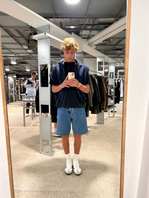 Guys Jean Shorts Outfit, Men’s Outfit White Sambas, Sambas Outfit Men, Sambas Outfits Men, Men Jorts Outfits, Copenhagen Style Men, Basic White Boy Outfit, Jean Shorts Men Outfit, Samba Outfit Men