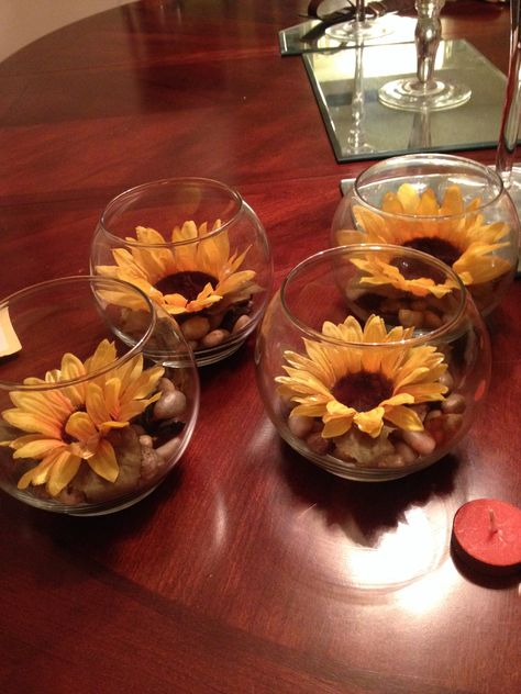 Sunflower Tea Party Table Settings, Easy Sunflower Centerpieces, Anniversary Centerpieces Diy, Sunflower Centerpieces Birthday, Hanging Sunflowers, Sunflower Centerpieces Diy, Sunflower Table Centerpieces, Sunflower Wedding Centerpieces, Dollar Tree Wedding