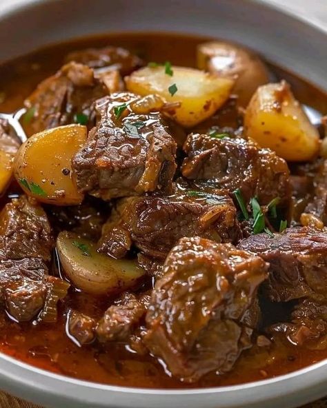 Mechado Recipe, Filipino Beef Stew, Greek Beef Stew, Beef Mechado, Best Freeze Dried Food, Beef Stew Recipe, Beef Dishes, Beef Stew, Classic Food