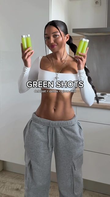 Coralie Van den Bossche on Instagram: "detox + skin glow + debloat 🥒

GREEN JUICE SHOTS DETAILS :

✿ 1 cucumber 
✿ 1 lemon 
✿ 1 green apple (granny smith)
✿ celery 
✿ little bit ginger
✿ water

BENEFITS :

✿ glowing skin +++
✿ boosts immunity
✿ help to stomach debloat
✿ reduce inflammation 

#healthyjuice #detoxjuice #glowskin
#healthylifestyle #fitnesstips #greensmoothie 
#snatchedwaist" Stomach Debloat, Ginger Water Benefits, Juice Shots, Green Shot, Cucumber Diet, Ginger Shot, Ginger Water, Ginger Benefits, Green Juice Recipes