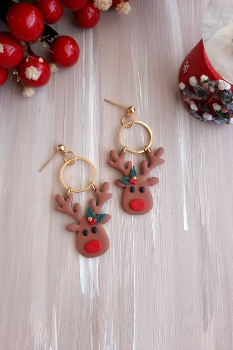 Reindeer Polymer Clay Earrings, Reindeer Clay Earrings, Reindeer Clay, Glowforge Earrings, Reindeer Earrings, Polymer Clay Beads Diy, Polymer Clay Kunst, Christmas Mistletoe, Clay Keychain