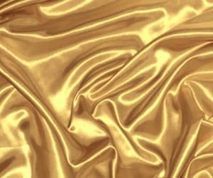 Golden Astethic, Champagne Gold Aesthetic Wallpaper, Gold Aethestic Wallpaper, Golden Background Aesthetic, Gold Widgets, Golden Brown Aesthetic Wallpaper, Gold Glitter Asethetic, Golden Aesthetics, Harry Styles Photoshoot