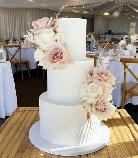 Rose Gold Bridal Shower Cake, 3 Tier Wedding Cake With Flowers, Wedding Cake Neutral, Copper Wedding Cake, Cinderella Wedding Cake, Cake Shot, Wedding Cake Designs Elegant, Blush And White Wedding, Cake Florals