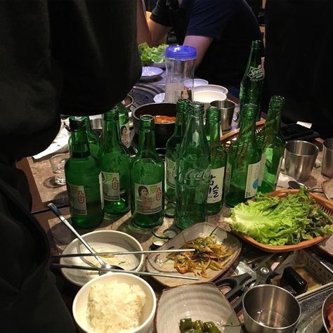 Korean Soju, Pretty Alcoholic Drinks, Alcoholic Drink, Alcohol Aesthetic, Korean Aesthetic, Korean Traditional, Soju, Soju Bottle, Interesting Food Recipes