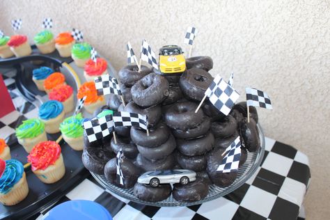 donut tire cake! Hot Wheels Themed Birthday Party, Monster Jam Birthday Party, Tire Cake, Monster Jam Birthday, Monster Jam Party, Spare Tires, Monster Truck Cake, Hot Wheels Party, Truck Cakes