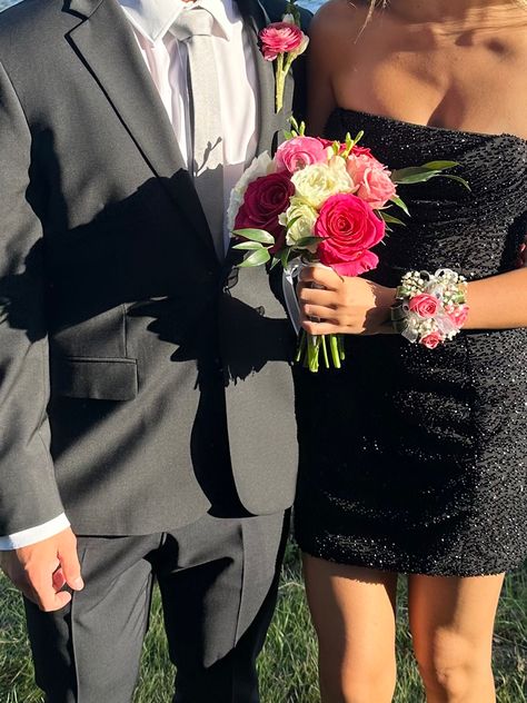 Black Prom Dress With Bouquet, Corsages For Black Dress Prom, Black Dress Bouquet Prom, Black Prom Dress Flowers, Black Prom Dress Flower Bouquet, Prom Corsage With Black Dress, Flowers For Black Dress Prom, Bouquet For Black Prom Dress, Prom Bouquet With Black Dress