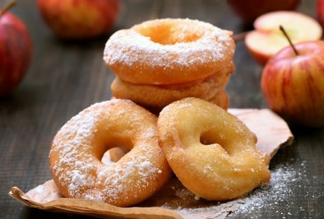 Pâte à beignets pour pommes : Recette de Pâte à beignets pour pommes - Marmiton Apple Doughnut, Baked Cinnamon Apples, French Dessert, Apple Fritters, Easiest Apples, Baked Donuts, Cooking Light, Baked Apples, Beignets