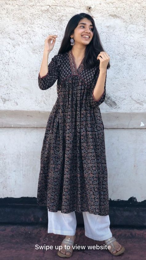 Long Skirt Top Designs, Simple Dress Casual, Simple Frock Design, Stylish Kurtis Design, Indian Kurti, Trendy Outfits Indian, Simple Frocks, Simple Kurti Designs, Kurti Designs Latest