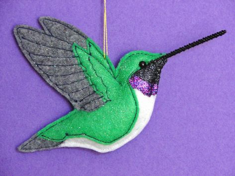 black chinned hummer Felt Hummingbird, Felt Ornaments Diy, Hummingbird Ornament, Felt Flower Bouquet, Felt Ornaments Patterns, Felt Crafts Patterns, Clothes Organization Diy, Animal Sewing Patterns, Felt Christmas Decorations