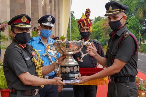 One hundred and ten (110) Medical Cadets, including 21 female cadets, of the 55th (C3) batch of the Armed Forces Medical College (AFMC) have been commissioned... Afmc Pune College Motivation, Afmc Pune College Doctors, Afmc Pune College, Afmc Pune, Armed Forces Medical College, Army Doctor, Army Wallpapers, Guard Uniform, Advanced Cardiac Life Support