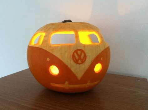 Pumpkin Carving Bat, Batman Pumpkin Carving, Pumpkin Carving Alternatives, Batman Pumpkin, Van Hippie, Diy Pumpkin Carving, Vw Logo, Pumkin Carving, Creative Pumpkin Carving