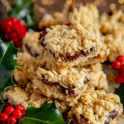 Mincemeat Bars Recipe, Mincemeat Pie, Short Pastry, Traditional Christmas Food, Sourdough Loaf, Minced Meat Recipe, Pie Crumble, Crumble Bars, Mince Recipes