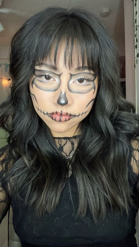 Skeleton Makeup And Outfit, Skeleton Halloween Outfit, Alt Costume Ideas, Red Skeleton Makeup, Girl Skeleton Makeup, Esqueleto Makeup, Easy Catrina Makeup, Catrina Aesthetic, Skeleton Makeup Easy