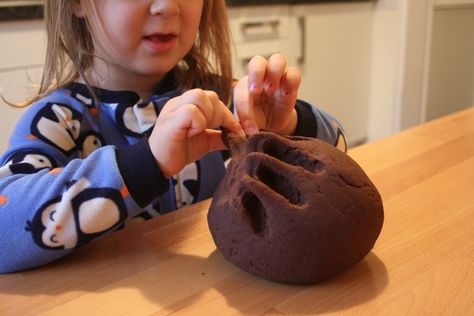 Super Simple No-Cook Chocolate Play Dough Playdough Recipe No Cook, Chocolate Play Dough, Chocolate Activities, Cooked Playdough, Play Dough Recipe, Willy Wonka Party, February Ideas, No Cook, Playdough Kits