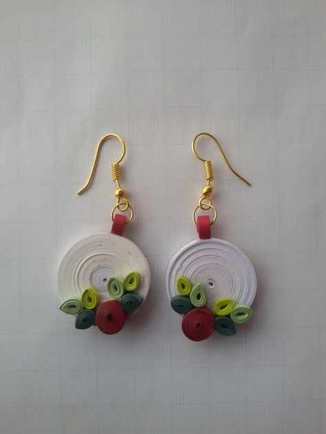 How To Make Quilling Earrings, Paper Quilling Earings Design, Quilling Art Earrings, Paper Jewellery Diy, Quilled Earrings Patterns, Quilling Earing Ideas, Paper Quilled Earrings, Quilling Ideas Earrings, Quilling Jewelry Ideas