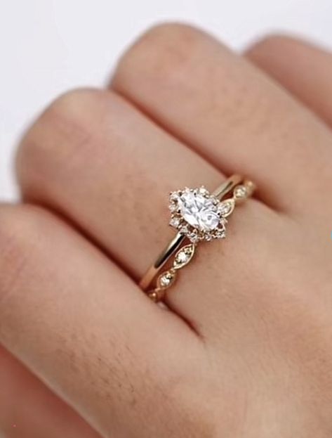 Tiny Wedding Rings, Beachy Wedding Rings, Tangled Wedding Ring, Classy Engagement Ring Silver, Tangled Engagement Ring, Tangled Wedding Rings, Vintage Silver Wedding Rings, Simple Elegant Wedding Rings, Engagement And Wedding Ring Sets