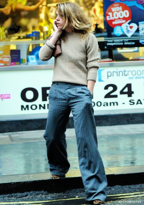 Billie Piper ♥ Billie Piper Outfits, Billie Piper 2000s, Billie Piper Style, Billy Piper, Cute Business Casual, Billie Piper, Fashion Victim, Fashion Tv, 2000s Fashion