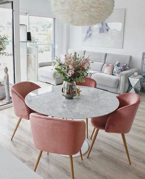 15 Modern Velvet Dining Chairs for the Dining Room - Pink Velvet dining chairs with marble dining table Pink Chairs, 아파트 인테리어, Marble Dining, Dining Table Marble, Velvet Dining Chairs, Dining Room Design, Home Fashion, Apartment Living, Dining Room Decor