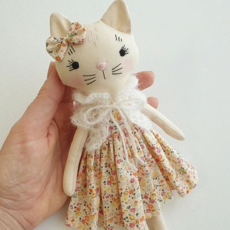 Cloth Dolls, Fabric Toys Diy, Handmade Kids Toys, Diy Rag Dolls, Diy Tutu, Heirloom Doll, Sewing Stuffed Animals, Rag Dolls Handmade, Sewing Doll Clothes