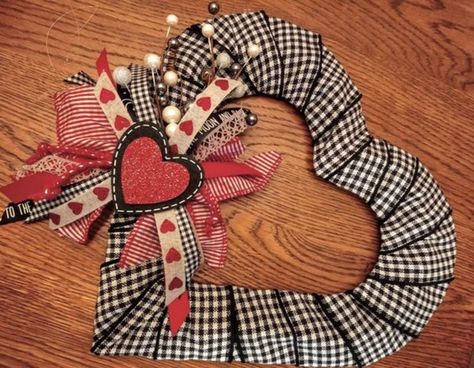 Easter Wreath Diy Dollar Stores, Wreaths Mesh, Door Mesh, Diy Valentines Day Wreath, Valentine Wreath Diy, Easter Mesh Wreaths, Diy Valentines Day, Valentines Day Wreath, Diy Valentine's Day Decorations