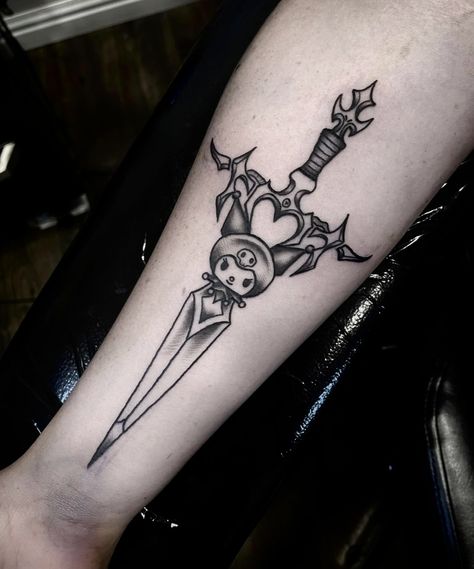 Alt Goth Tattoos, Aesthetic Knife Tattoo, Kuromi Knife Tattoo, Kawaii Knife Tattoo, Cute Dark Tattoos, Egirl Tattoos Ideas, Cool Goth Tattoos, Cute Knife Tattoo, Cute Dagger Tattoo