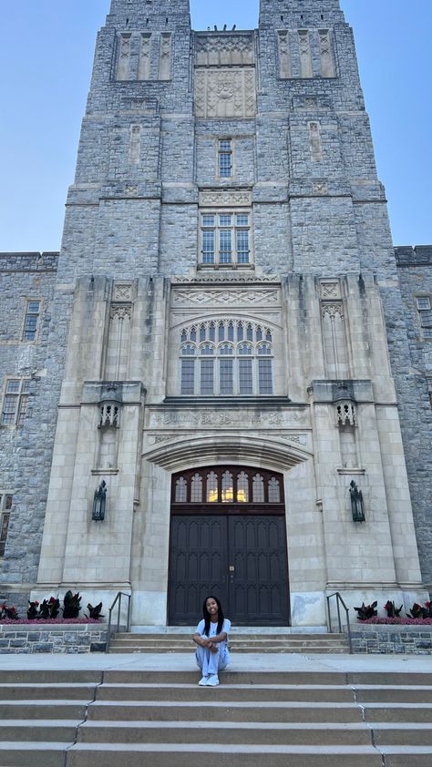 virginia tech is such a photogenic campus, both during the night and day #yunxiaoyu #darkacademia #academia #academic #photogenic #university #uni #beautiful #vtech #virginiatech #virginiatechnology #virginiapolytechnic Virginia Tech Aesthetic, Virginia Tech Campus, Romanticizing College, College Vibes, Virginia Slims, College Vision Board, Tech Aesthetic, V Tech, Dream College