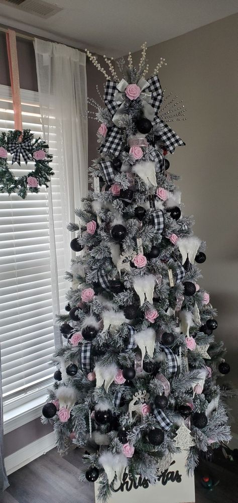 Black White And Pink Christmas Decor, Pink Black Silver Christmas Tree, Black White Pink Christmas Tree, Black Christmas Tree Pink Decorations, Christmas Tree Pink Theme, Paris Themed Christmas Tree, Black And Pink Christmas Tree Ideas, Pink Black Christmas Tree, Black And White Christmas Tree Theme