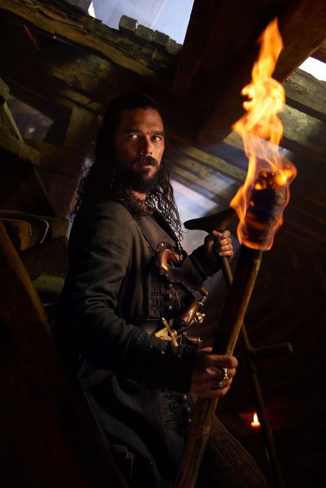 Black Sails John Silver, John Silver Black Sails, Luke Arnold, Black Sails Starz, Teach Like A Pirate, Random Celebrities, Charles Vane, Tom Hopper, Captain Flint