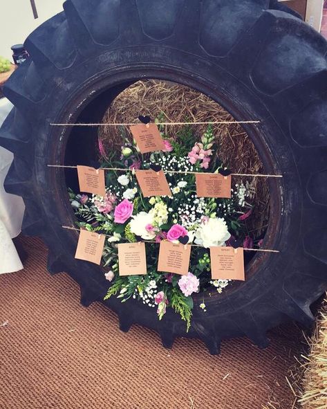 Wedding table plan in a tractor tyre More Dairy Farm Wedding, Ideas For Wedding Party, Wedding Ideas Black, Tractor Wedding, Farmer Wedding, Farm Wedding Ideas, Country Garden Flowers, Deco Champetre, Wedding Party Flowers