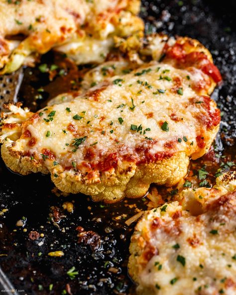 Roasted cauliflower parmesan - #cauliflower #parmesan #recipe #eatwell101 - A low carb, vegetarian dish with marinara sauce, mozzarella, and parmesan cheese to add a tasty vegetable to your dinner table. - #recipe by #eatwell101® Cauliflower Marinara Bake, Cauliflower Parm, Cauliflower Parmesan, Homemade Bolognese Sauce, Cauliflower Steaks Recipes, Parmesan Cauliflower, Cauliflowers, Vegetarian Main Course, Parmesan Recipe