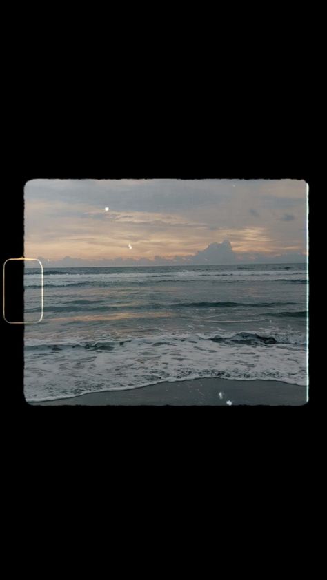 Beach Sunset Wallpaper, Vintage Flowers Wallpaper, Polaroid Frame, Cute Tumblr Wallpaper, Simple Iphone Wallpaper, Night Scenery, Dark Pictures, Sea Shore, Sunset Nature