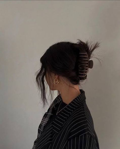 Minimal Pic, Peinados Recogidos, No Love, Clip Hairstyles, Messy Bun Hairstyles, Not Love, Casual Hairstyles, Dream Hair, Brunette Hair