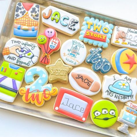 Toy Story Birthday Cookies, Toy Story Cookies, Disney Desserts, Boys First Birthday Party Ideas, Cookies Theme, Disney Cookies, Sugar Cookie Royal Icing, Toy Story Cakes, Cookie Business