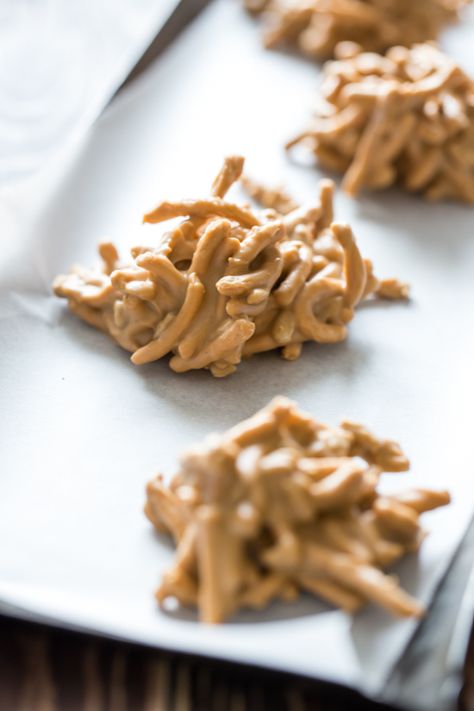 Peanut Free Butterscotch Haystacks Recipe ~ These salty, sweet Peanut Free Butterscotch Haystacks are awesome for any cookie tray. Butterscotch Haystacks, Cookie Dough To Eat, Peanut Butter Marshmallow, Hamburger Steak, Baking Recipes Cookies, Christmas Candy Recipes, Candy Cookies, Instant Pudding, No Bake Treats