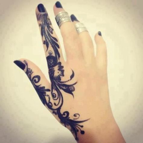 hand-index finger and thumb Unique Hand Tattoos, Henne Tattoo, Hand Tattoos For Girls, Pretty Hand Tattoos, Hand Tattoos For Women, Finger Tattoo, Tattoo Designs For Girls, Hand Tattoo, Great Tattoos