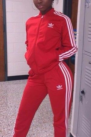 Adidas Sets Women, Adidas Hoodie Outfit, Ensemble Adidas, Comfy Vibes, Adidas Set, Adidas Tracksuit, Dreamy Room, Chill Outfits, Adidas Outfit