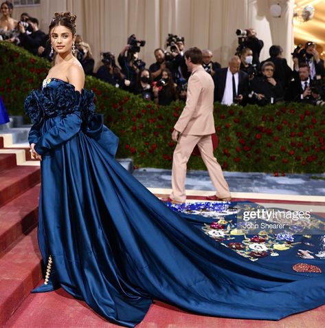 Blue Red Carpet Dress, Red Carpet Aesthetic, Carpet Aesthetic, Royal Blue Dress, Red Carpet Dresses, Blue Dress, Blue Dresses, Red Carpet, Royal Blue