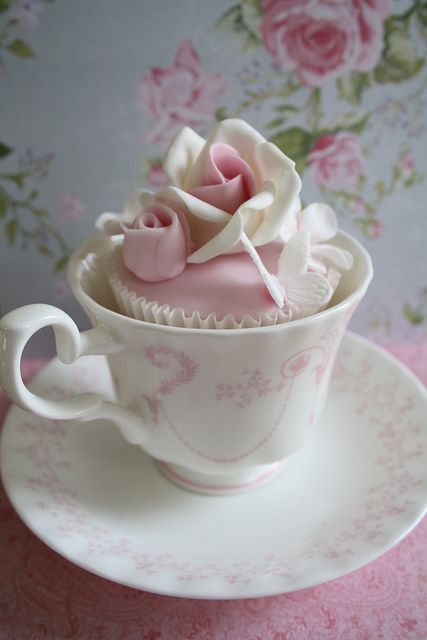 cupcake teacup.....for a tea party ...or dessert at any gal pal gathering Deco Cupcake, Birthday Centerpiece, Beautiful Cupcakes, Yummy Cupcakes, Tea Parties, E Card, Cupcake Cookies, Mini Cakes, Let Them Eat Cake