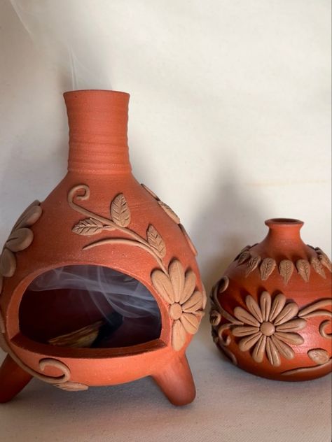 Red Clay Ceramics, Mexican Clay Art, Mexican Ceramics Pottery, Teracotta Ideas, Mexican Pottery Decor, Mexican Clay Pots, Cardboard Clay, Mexican Folk Art Decor, Red Clay Pottery