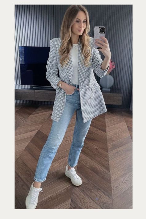 Styling Smart Casual Outfits for Spring | Some Pretty Thing Ținute Business Casual, Elegantes Business Outfit, Smart Casual Women Outfits, Elegantes Outfit Damen, Smart Casual Work Outfit, Smart Casual Women, Lawyer Fashion, Casual Work Outfits Women, Mode Costume