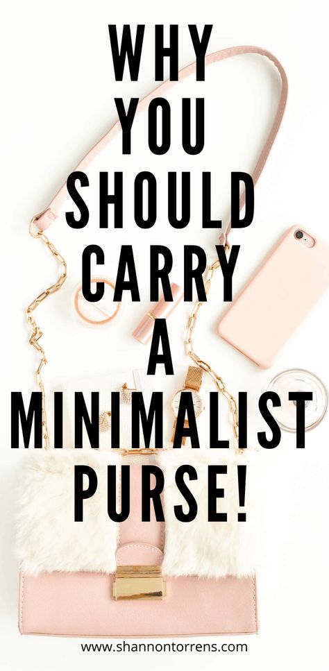 Small Purse Essentials, Purse Essentials List, Minimal Purse, Purse Necessities, Minimalist Living Tips, Minimalist Purse, Minimalist Handbag, Minimalist Inspiration, Purse Essentials