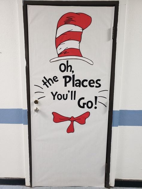 Cat In The Hat Decorations Classroom, Infant Bulletin Board, Dr Seuss Kindergarten, Dr. Seuss Door, Preschooler Crafts, Dr Seuss Classroom Theme, Dr Seuss Bulletin Board, Kindergarten Classroom Themes, Class 1b