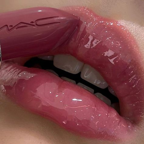 Mac Beam There Done That Lipstick, Mac Beam There Done That, Mac Lustreglass Lipstick, Mac Lip Glass, Wet Lips, Pinterest Makeup, Juicy Lips, Beautiful Makeup, Makeup Skin Care