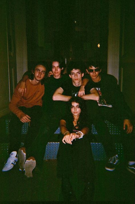 Casual Band Photoshoot, Punk Film Photography, Rockstar Band Aesthetic, Group Band Photography, Band Photos Aesthetic, Alternative Band Photoshoot, 90s Camera Photos, Pop Rock Band Aesthetic, Band Groupie Aesthetic