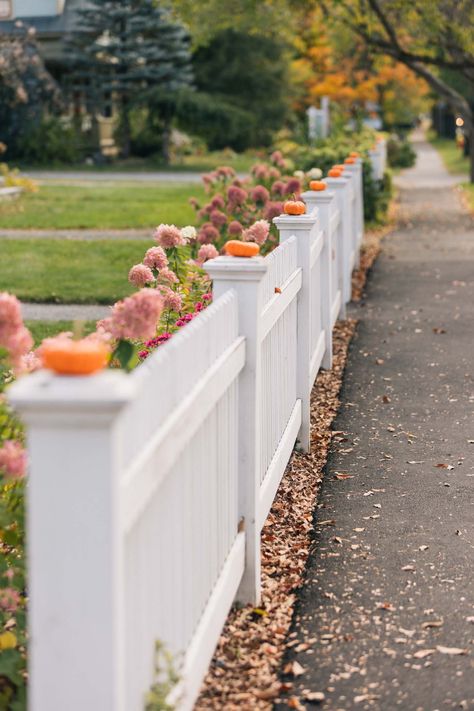 Pumpkins On Fence Posts, Fall Picket Fence Decorating Ideas, Fall Fence Decor, Fall Picket Fence Decor, Fall Fence Decorating Ideas, Stack Pumpkins, Summer Throw Blanket, Braid Crown Tutorial, Charleston Travel Guide