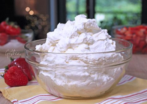 Coconut Milk Uses, Sweet Whipped Cream, Vegan Whipped Cream, Recipes With Whipping Cream, Vegan Cream, Baking Inspiration, Vegan Bakery, Single Recipes, Gluten Free Vegan Recipes