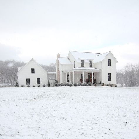 Check out a home tour of our modern farmhouse. #modernfarmhouse #farmhouse Dream House Mansions, Christmas House Lights, Woke Up This Morning, Modern Farmhouse Exterior, Old Farm Houses, Traditional Farmhouse, Dream House Rooms, White Snow, Farmhouse Exterior